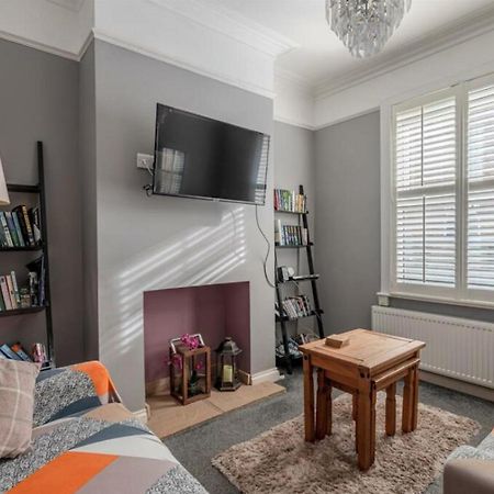 Entire 2-Bedroom House With Garden York Extérieur photo