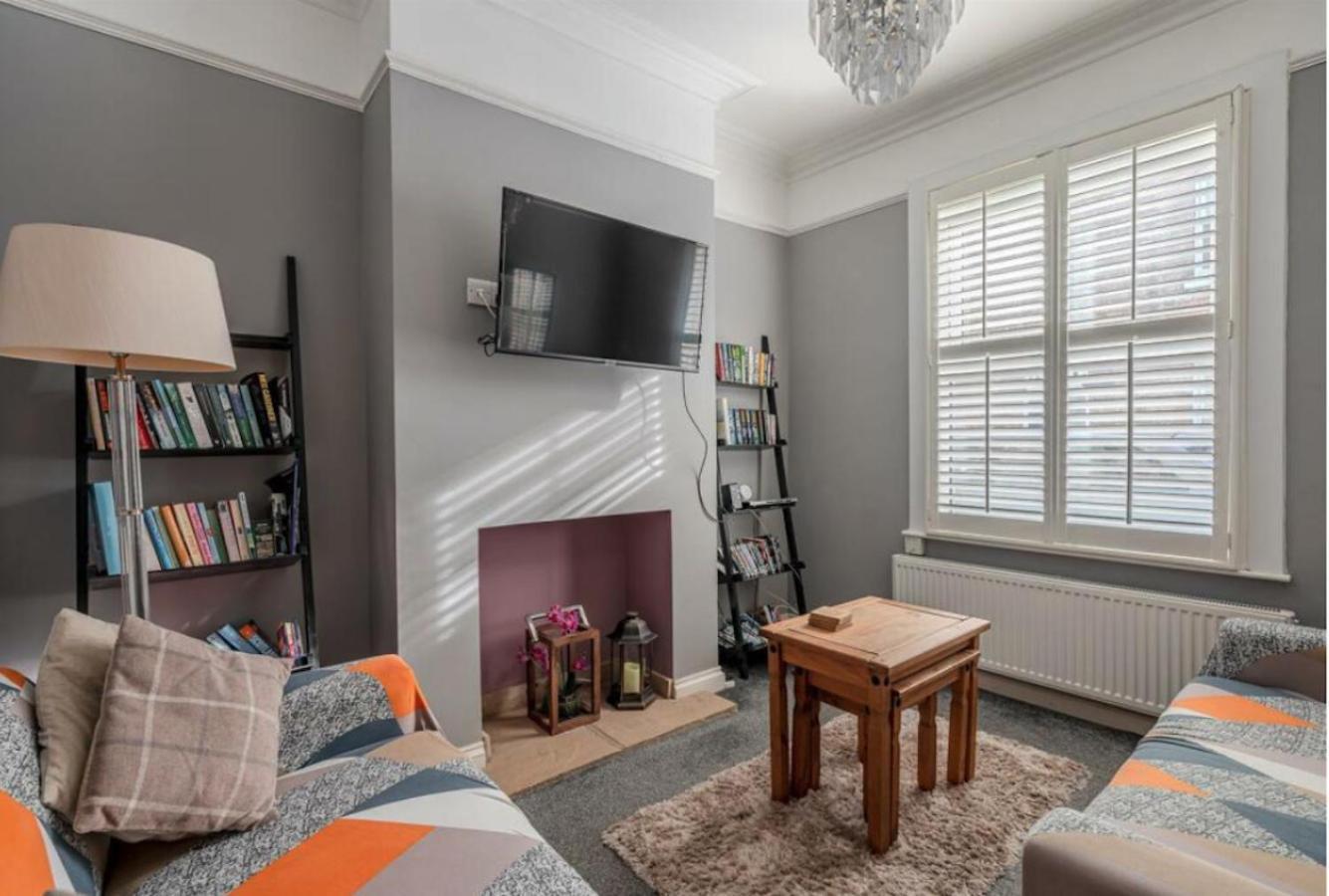 Entire 2-Bedroom House With Garden York Extérieur photo