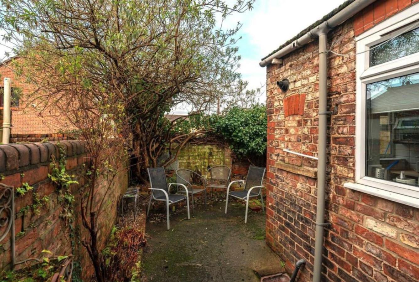 Entire 2-Bedroom House With Garden York Extérieur photo